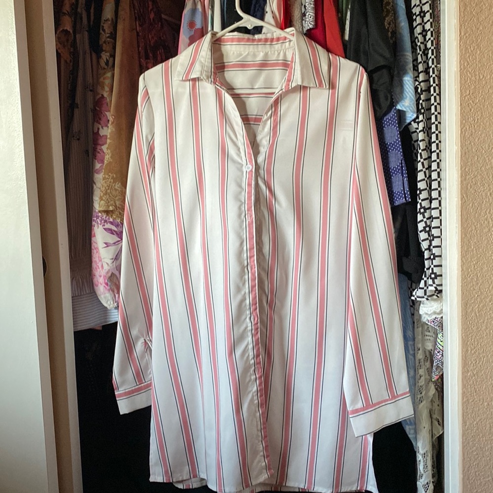This also has a black stripe running through it